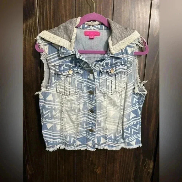Tinseltown Southwestern Denim Vest. Size: Medium - Picture 5 of 11